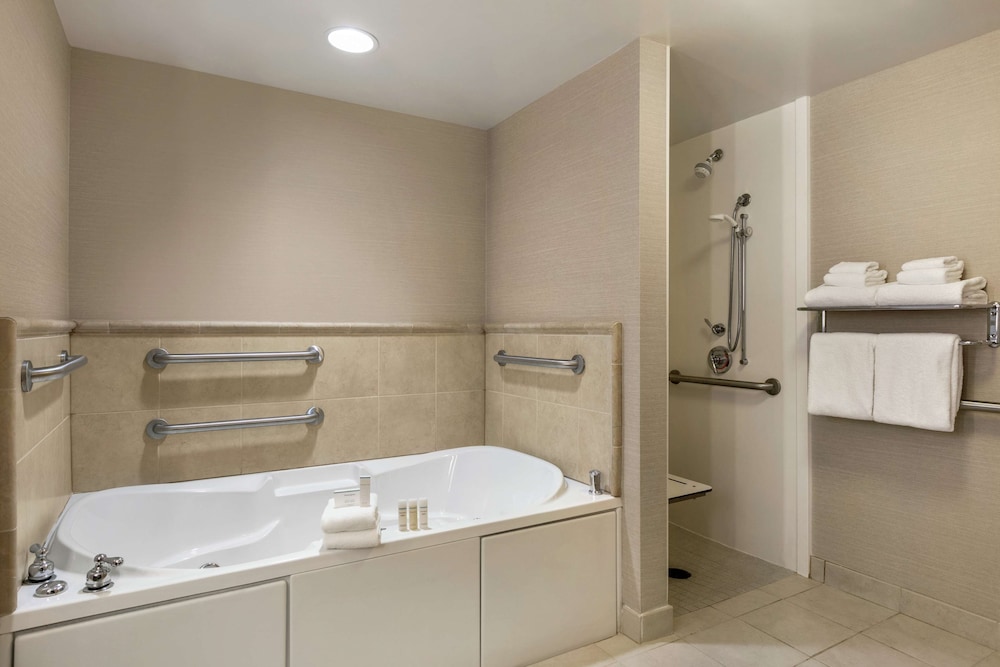 Hilton Garden Inn Harrisburg East 7/32