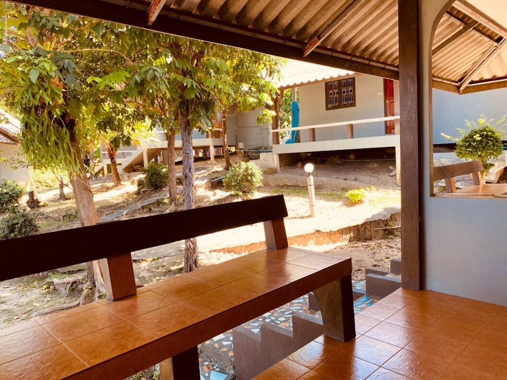 Phupha Bungalow 32/48