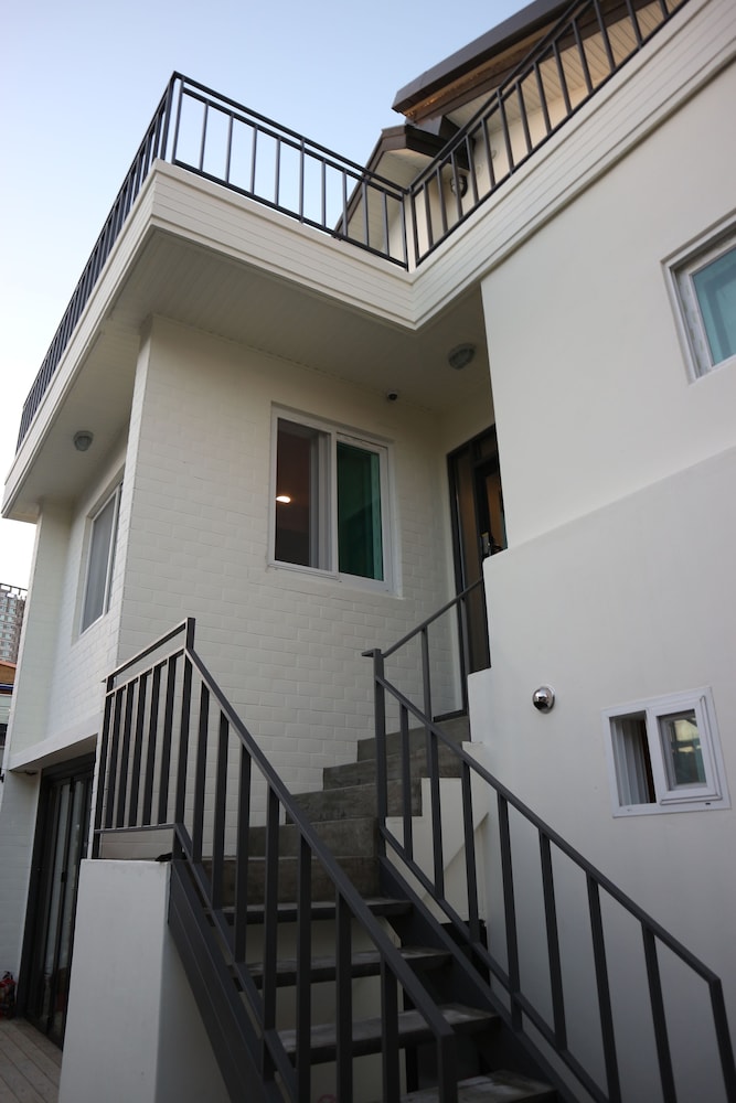 Zzzip Guest House 3/47