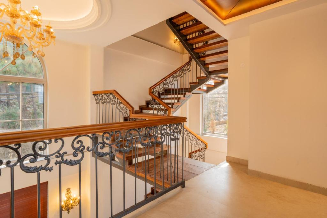 ELIVAAS Prive The Royce Lilly Luxe 4 BHK Hilltop Villa with Jacuzzi 6/23