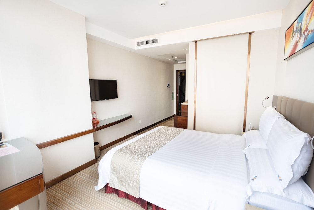 L Hotel Changsheng 14/62