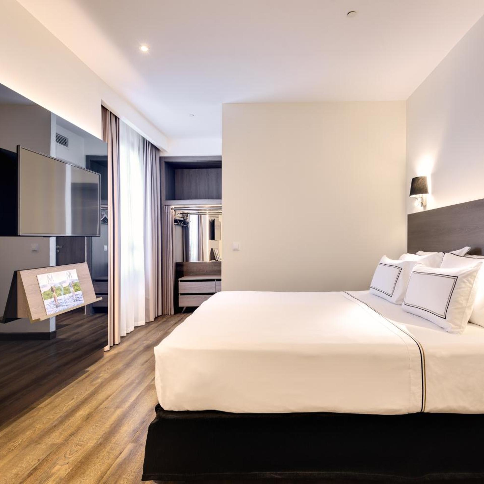 Connecting, the Level, Melia, King Bed