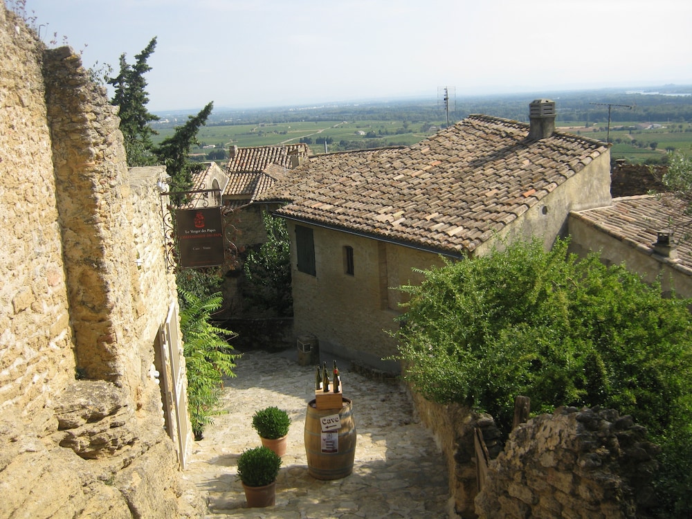 AUBERGE DE TAVEL 38/42