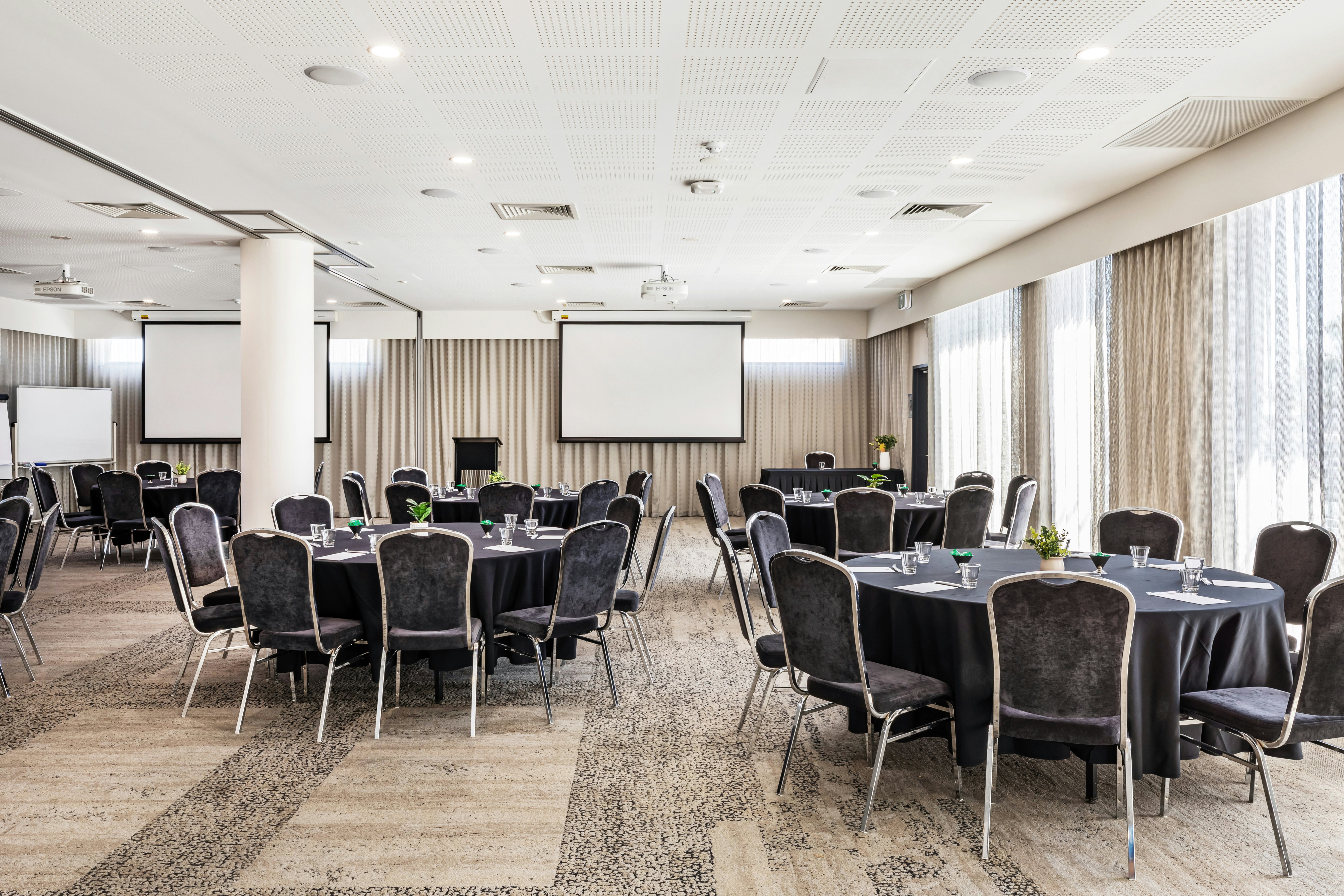Metro Hotel Perth 37/48
