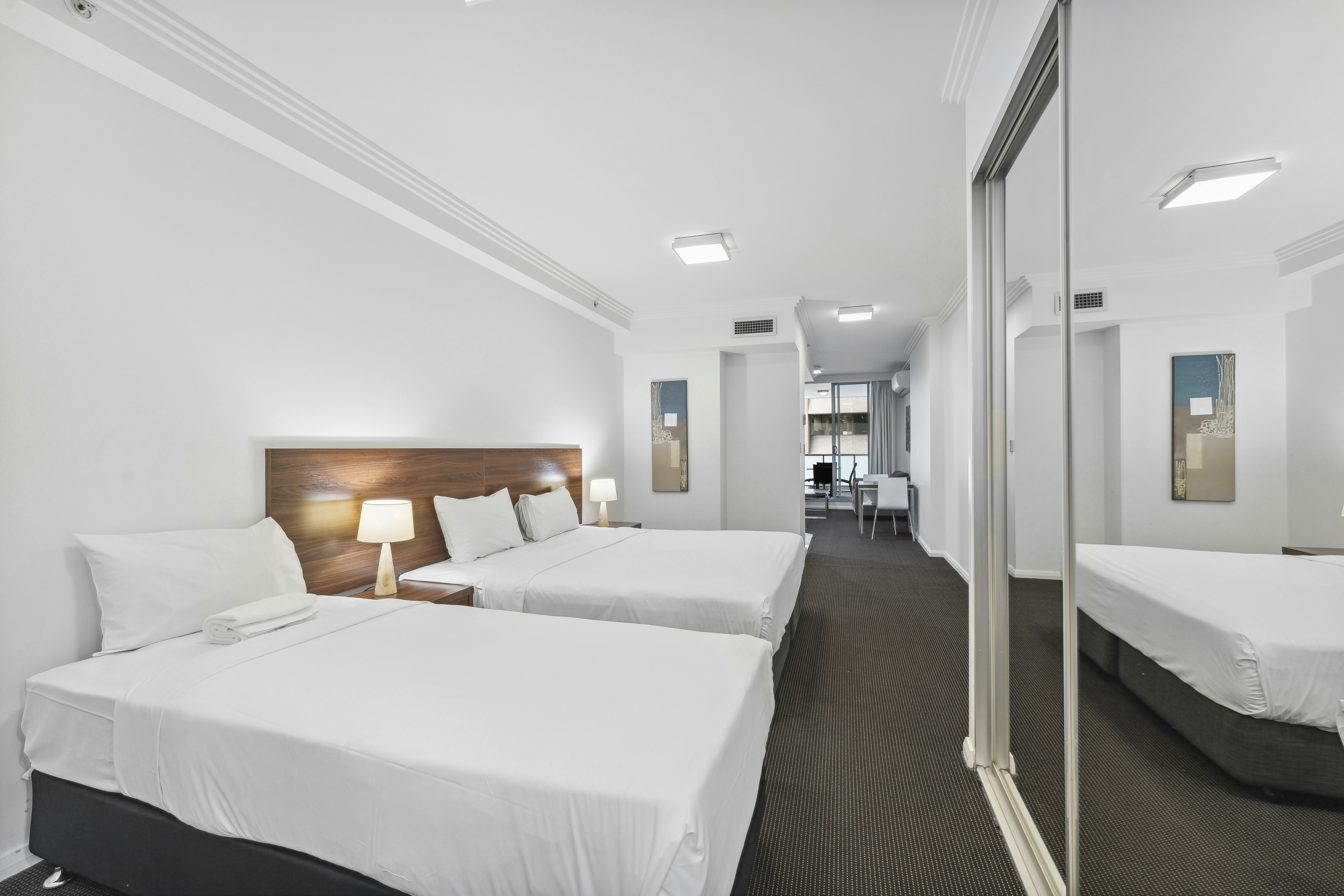 Apx World Square Apartments 9/52