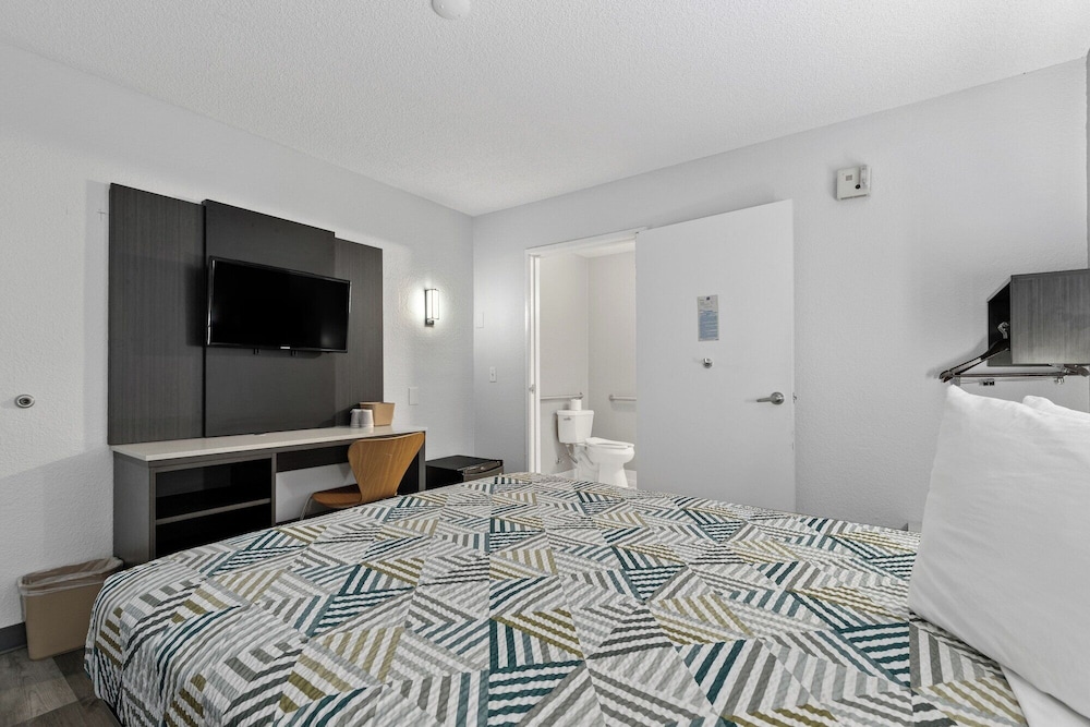 Motel6 San Diego, CA - North 39/61