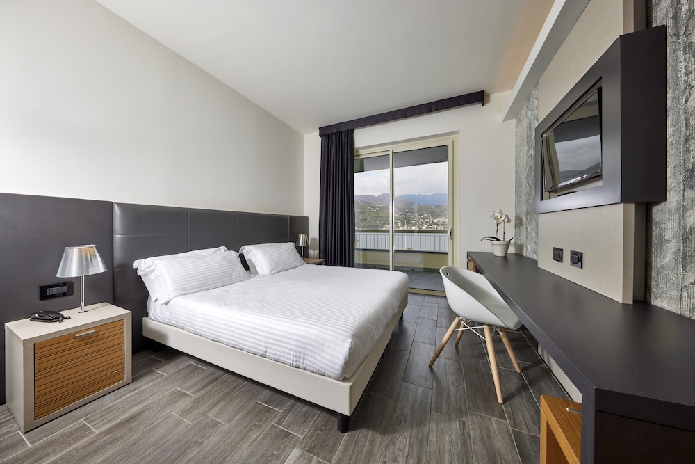 Park Hotel Casimiro Village 12/71
