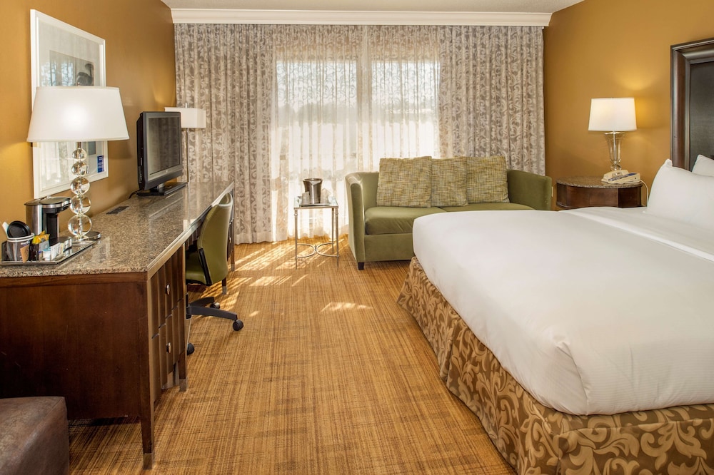 Hilton St. Louis Airport 54/58