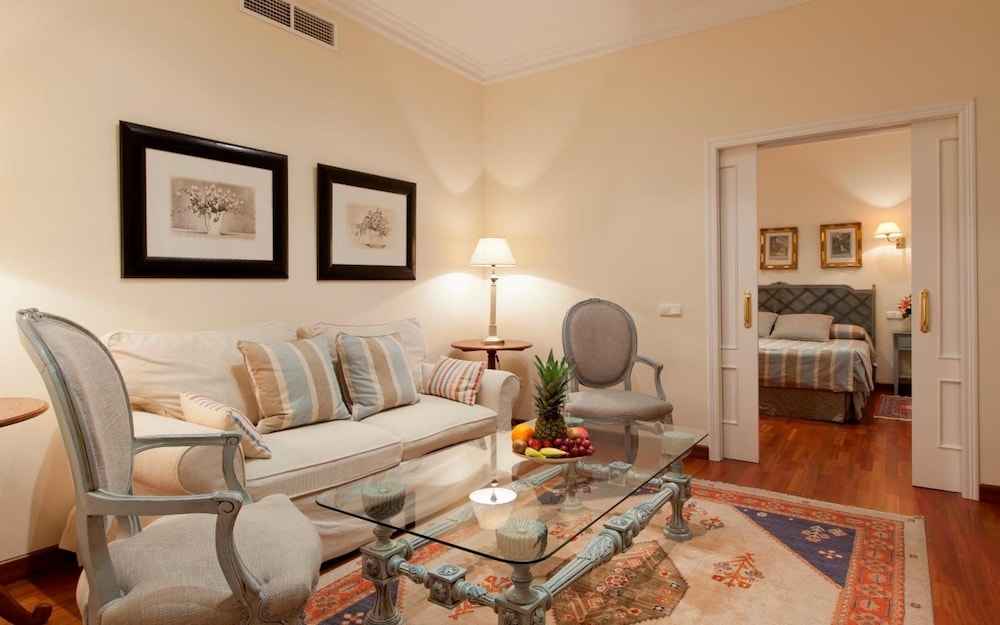Salon, Double Bed, Sofa