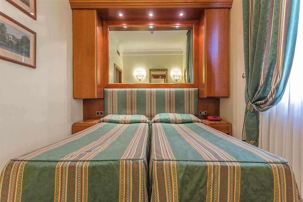 Raeli Hotel Archimede 28/44