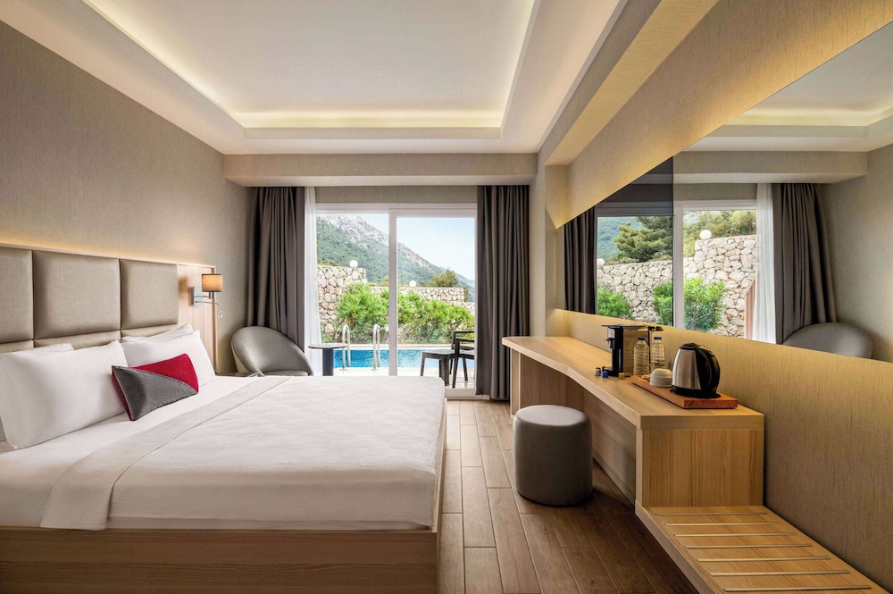 SWIM UP, DELUXE, SUITE, DOUBLE BED, HOT TUB