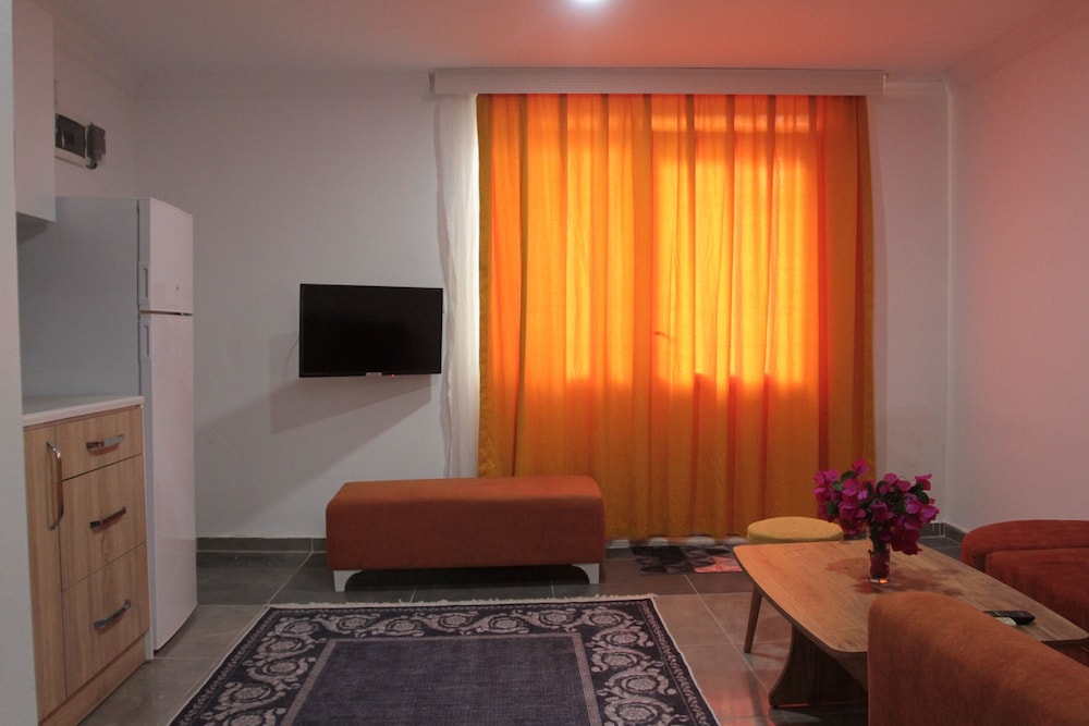 Hillside Apart House 16/28