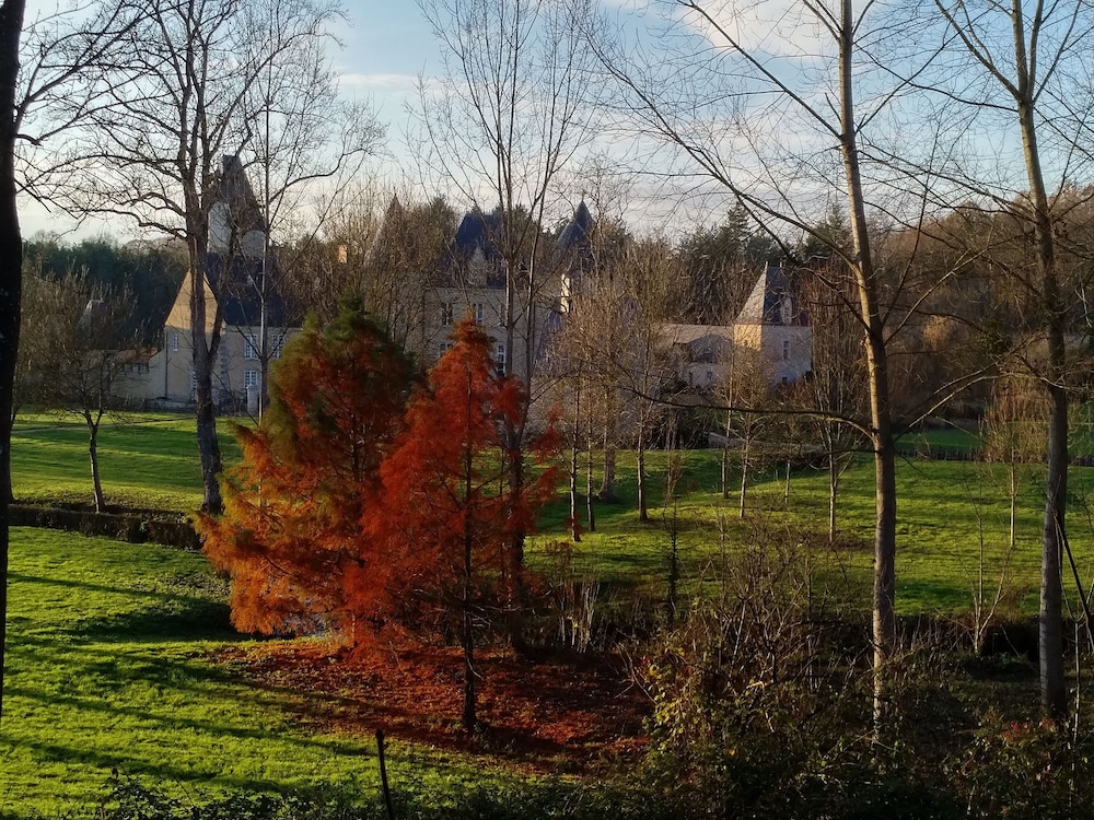 Chateau De Vauloge 28/30
