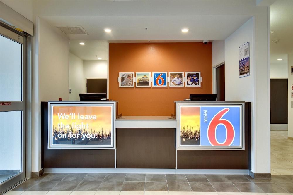 Lobby at Motel6 Poplar Bluff, MO, POPLAR BLUFF - MO