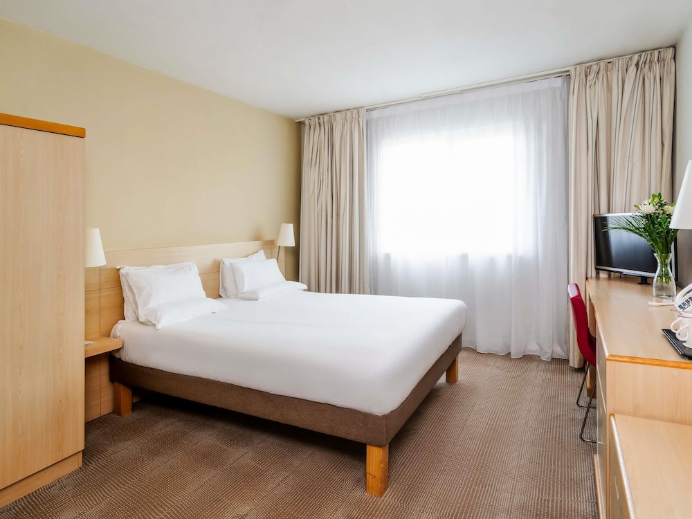 NOVOTEL MILTON KEYNES 23/74