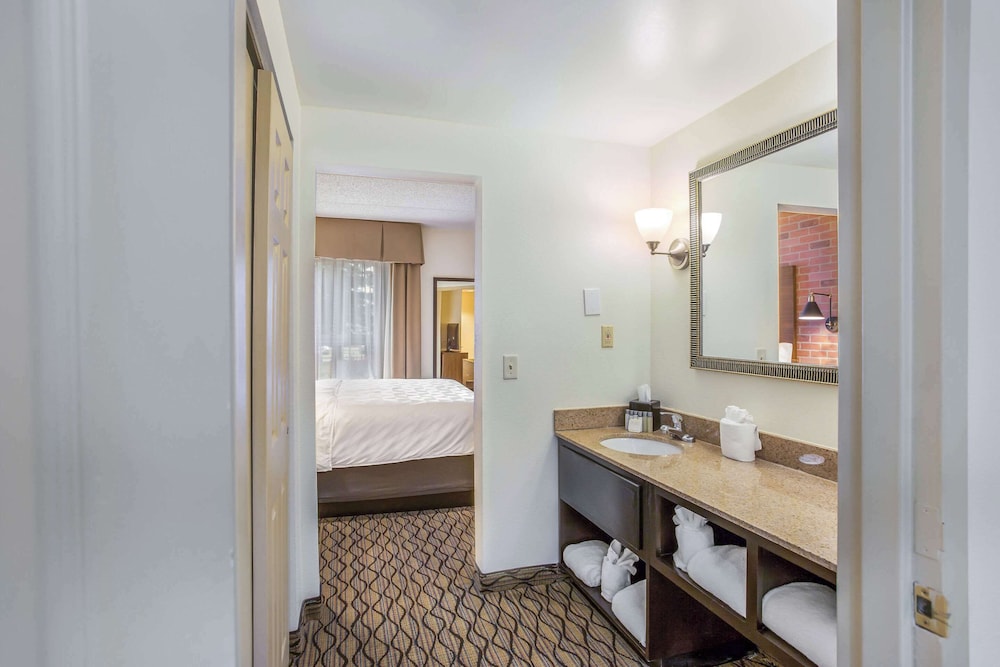 Burrstone Inn, an Ascend Collection Hotel 53/55