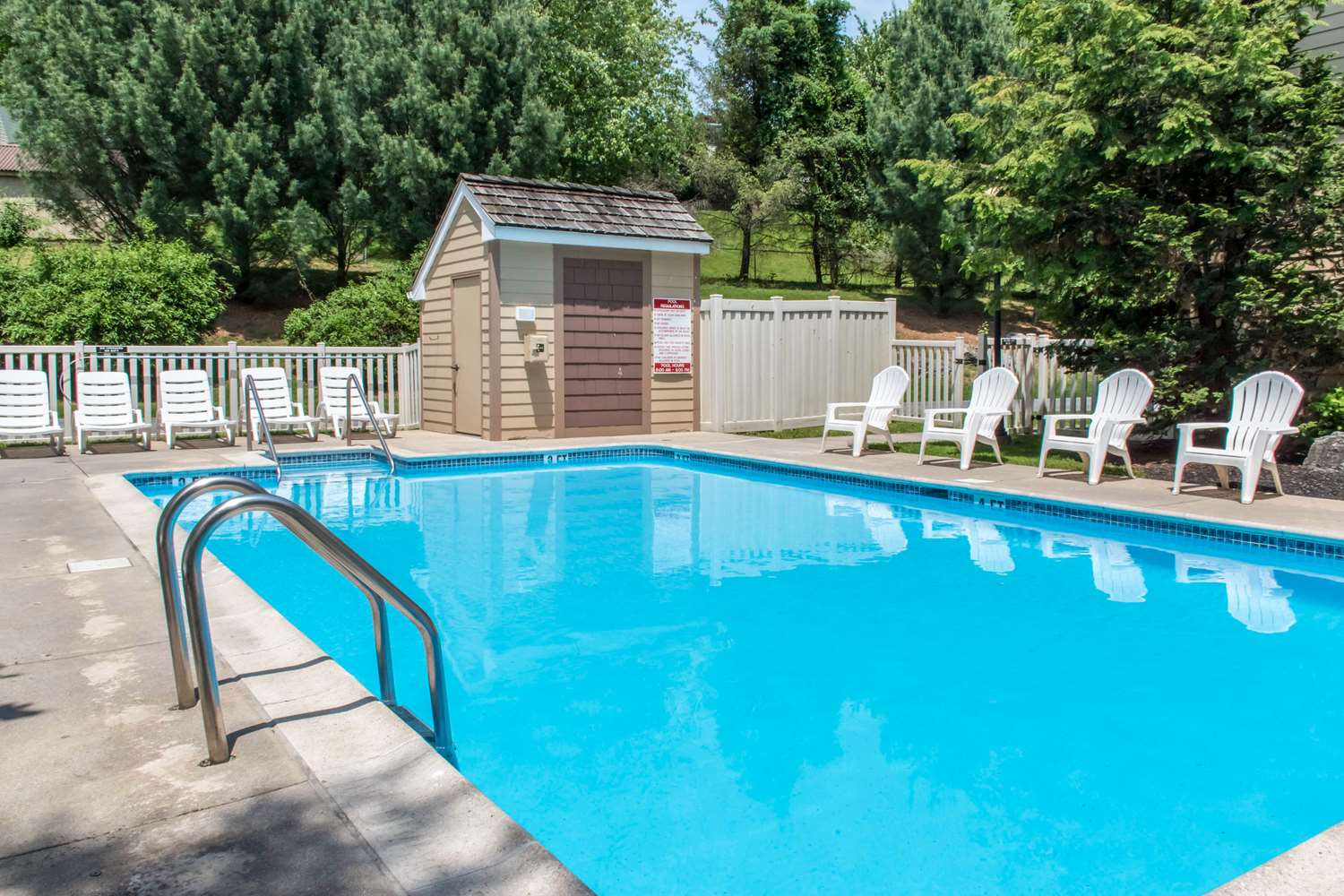 MainStay Suites of Lancaster County 24/42