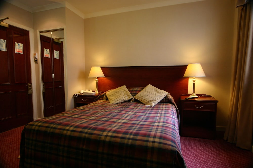 Alexandra Hotel 14/68