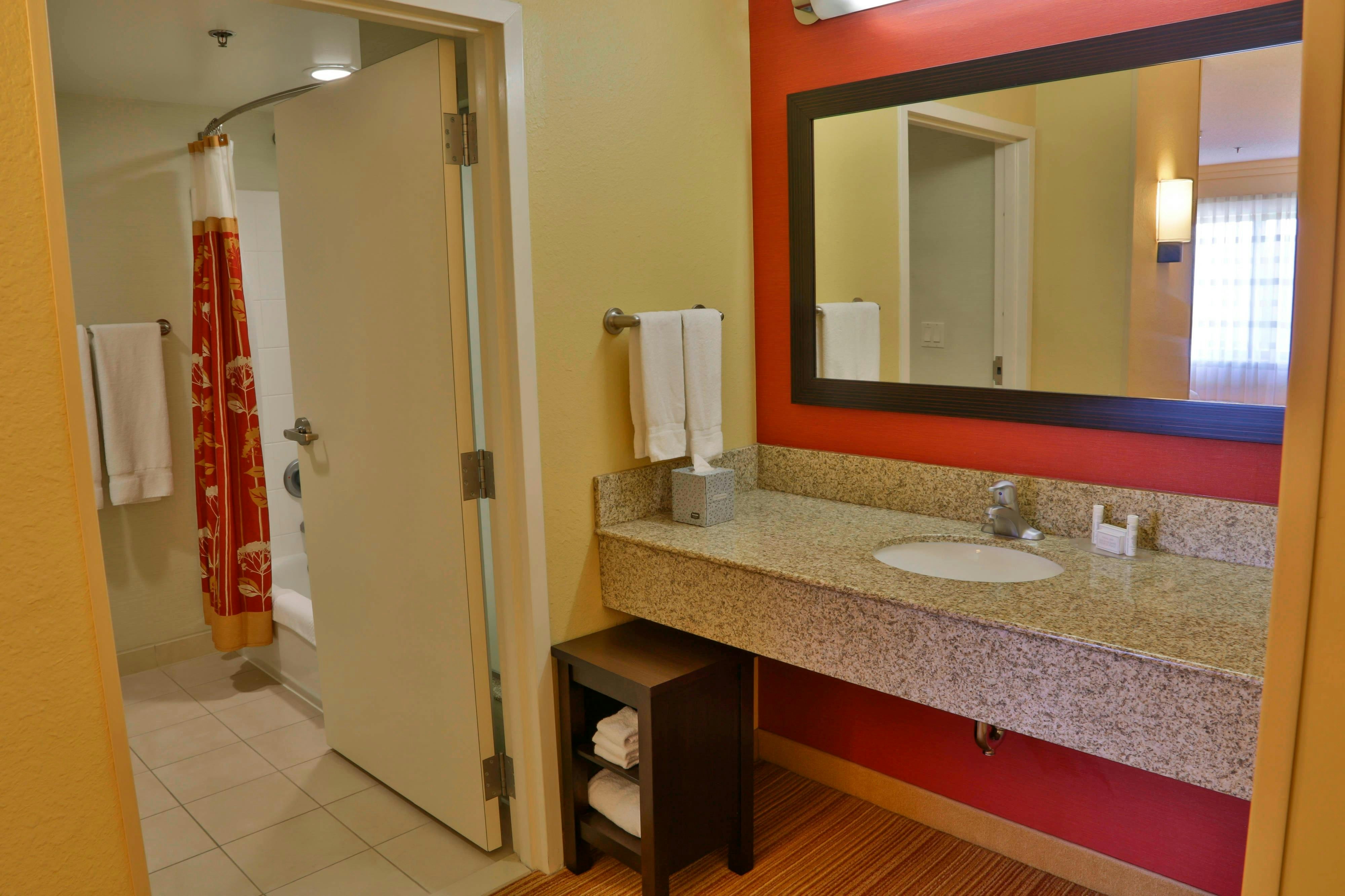 Courtyard Biloxi North D Iberville 20/20