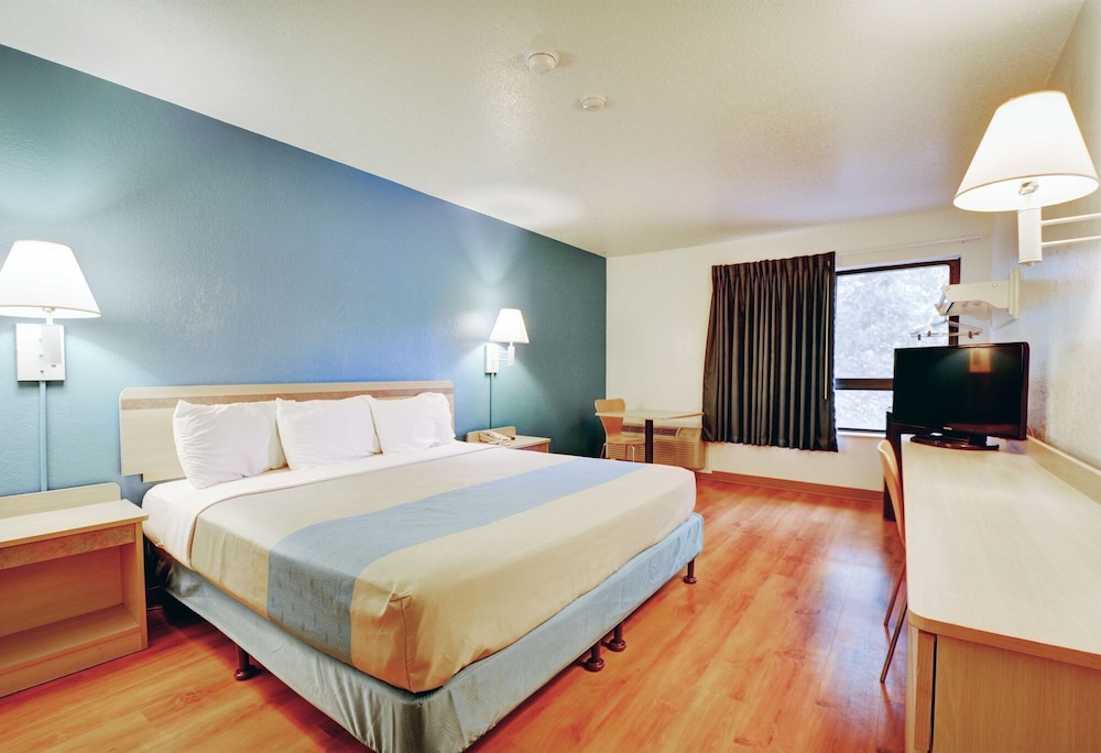 Motel6 Newport, RI 25/41