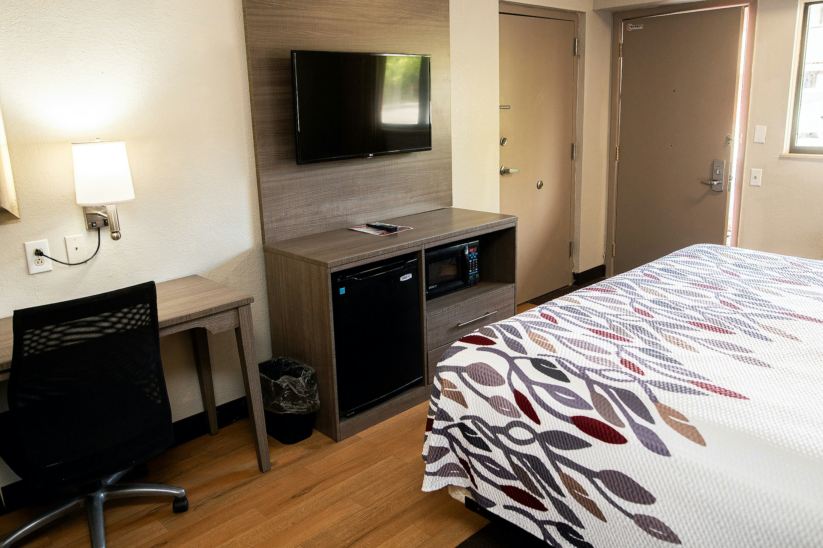 غرفة ديلوكس بسريرين مزدوجين، Red Roof Inn Rochester - Henrietta 2/4