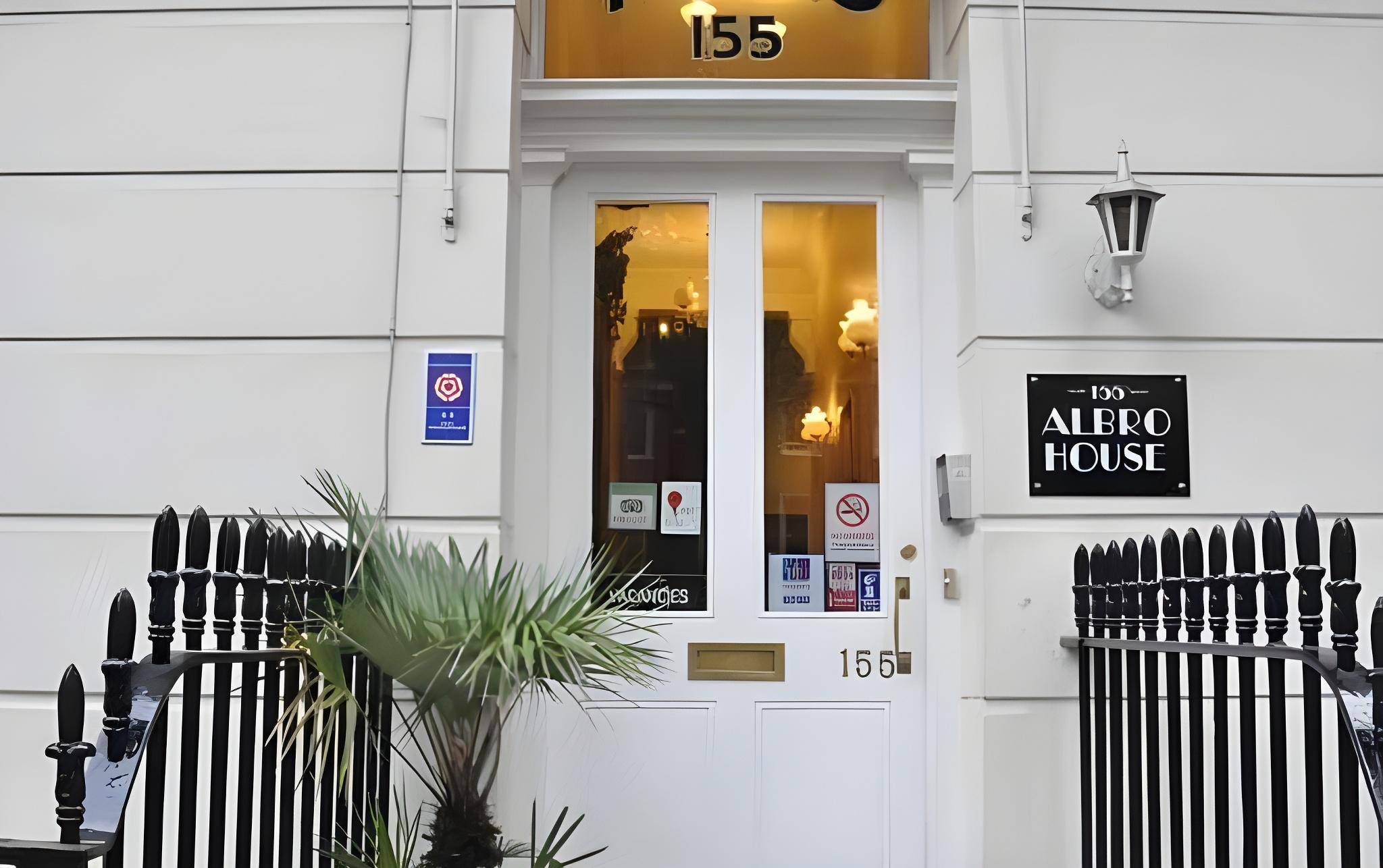 Albro House Hotel 4/32