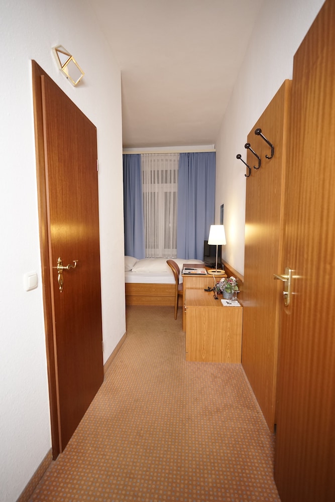 MD-RABE'S HOTEL KIEL 9/49