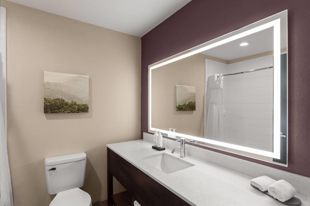 La Quinta Inn & Suites by Wyndham Fayetteville 57/59