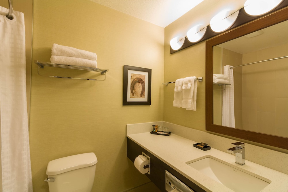 Room, 2 Queen Beds, Sofa, The Kanata By Bcminns Invermere 2/2