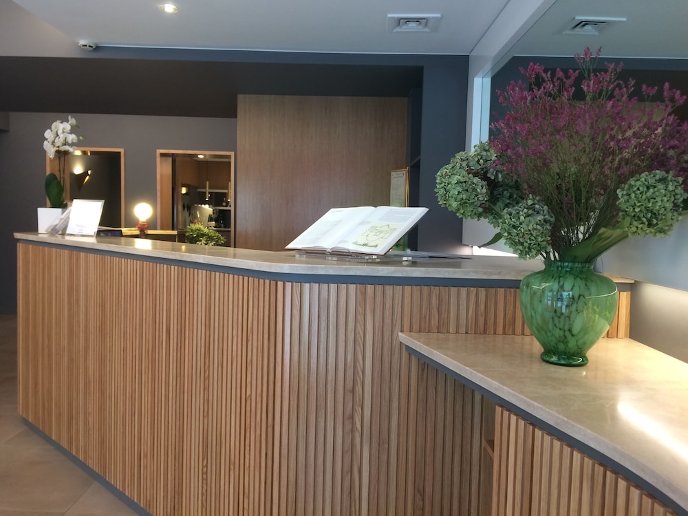 Cristina Hotel 6/40