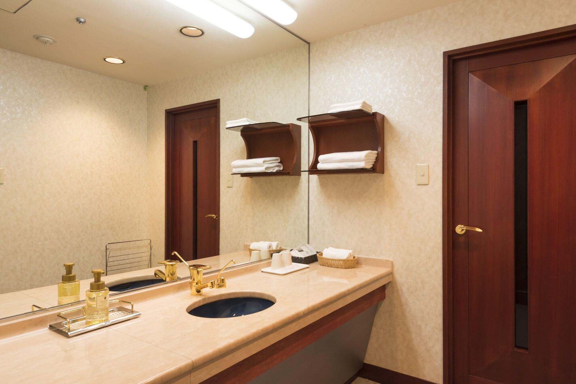 Katsuyama New Hotel 25/26