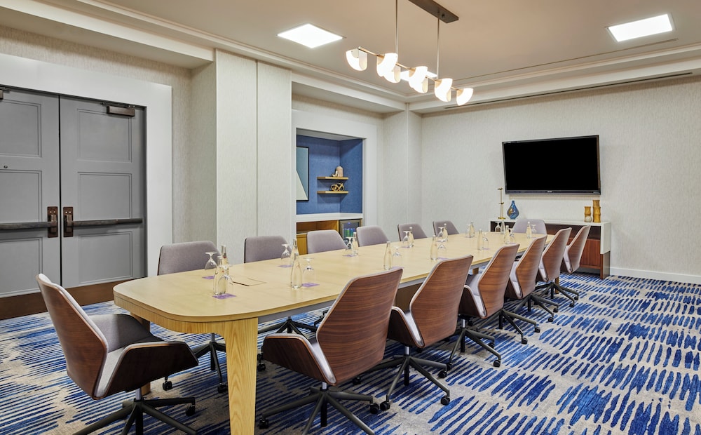 Hyatt Regency La Jolla at Aventine 56/68