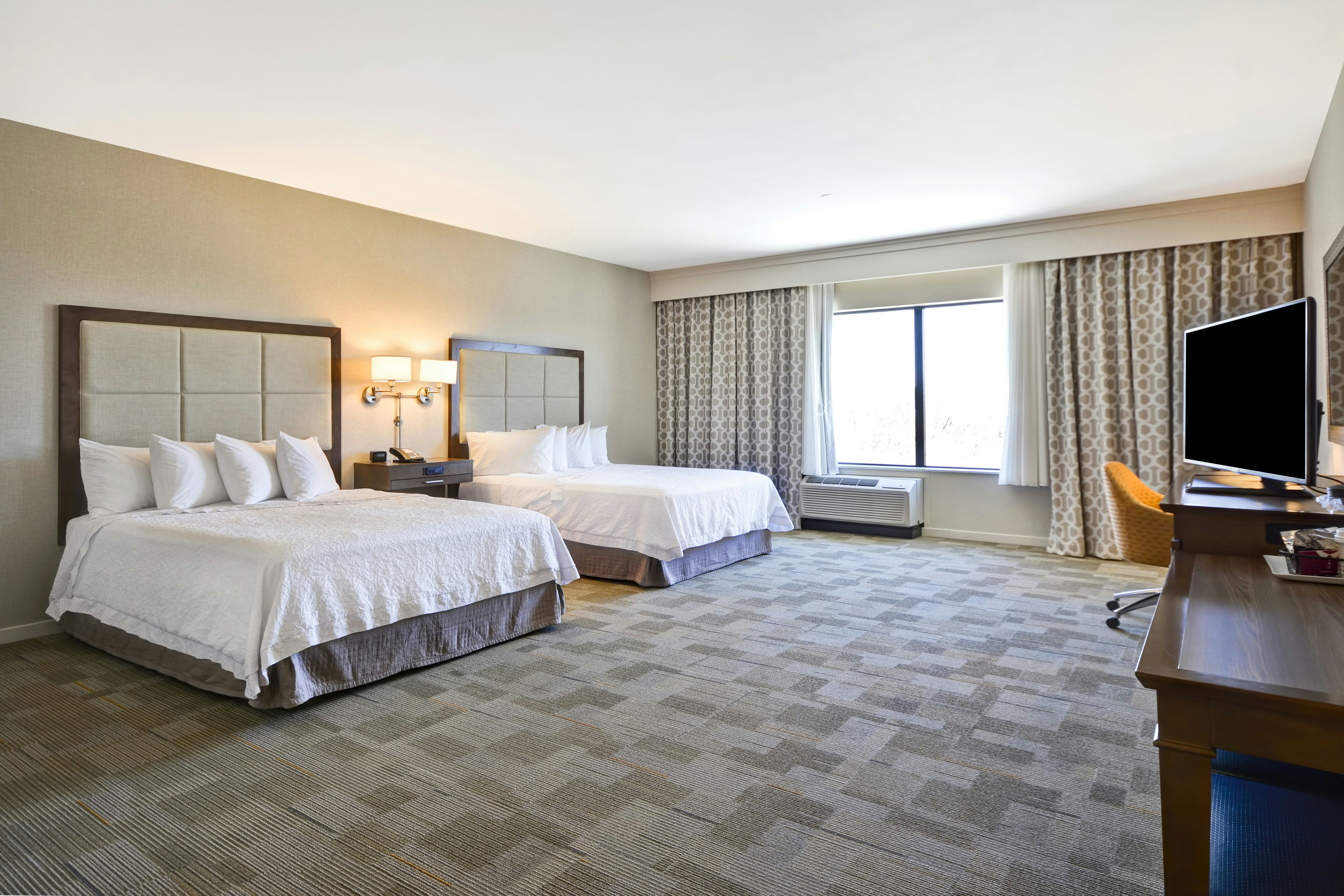 room, 2 queen beds, accessible