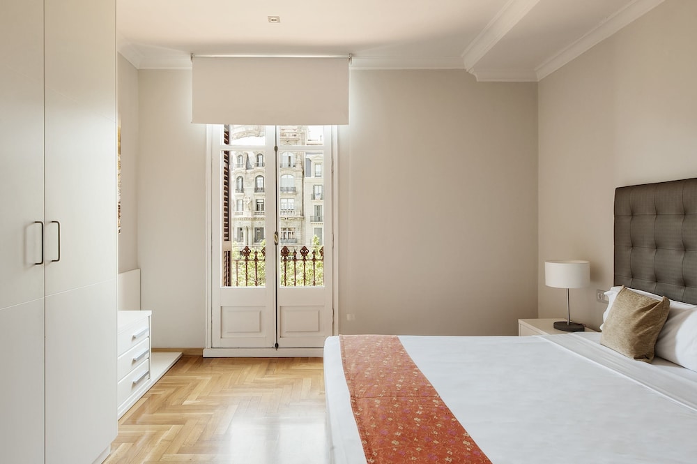 The Corner Apartments by Aspasios 12/65