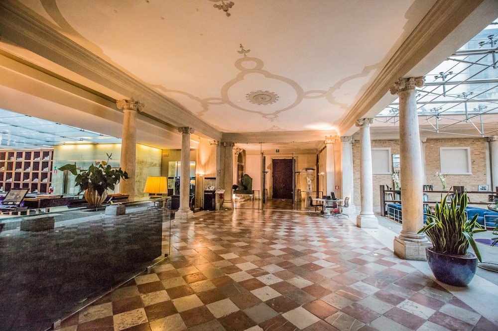 Hotel Monaco & Grand Canal 6/50