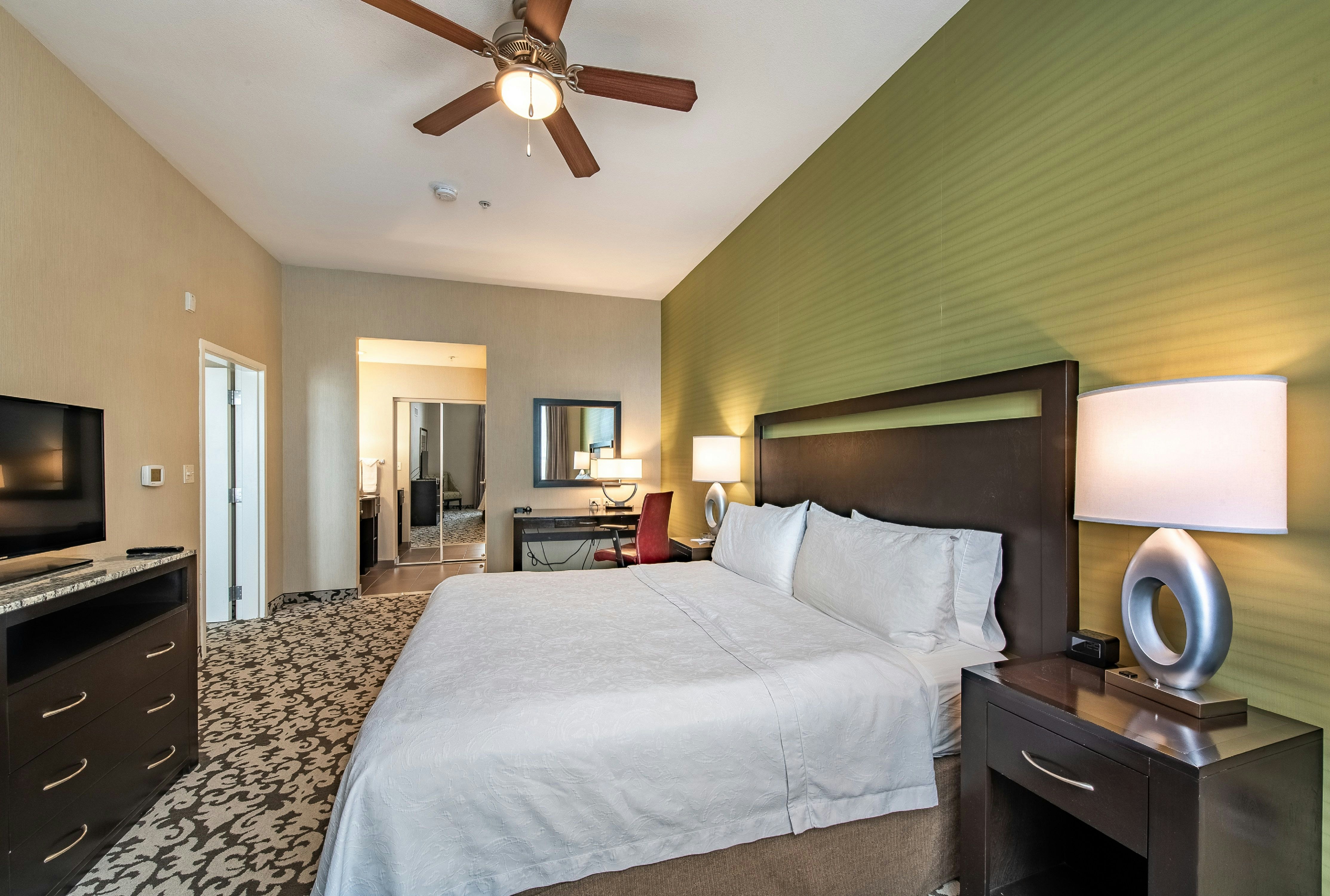 2 Bedrooms, Suite, 1 King or 2 Queen Beds