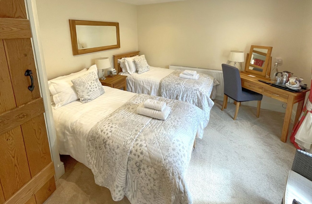 Courtyard, Twin Beds, Ground Floor