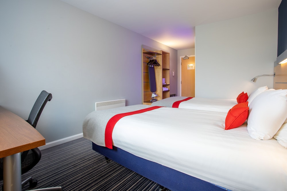 Holiday Inn Express Dunfermline 19/57