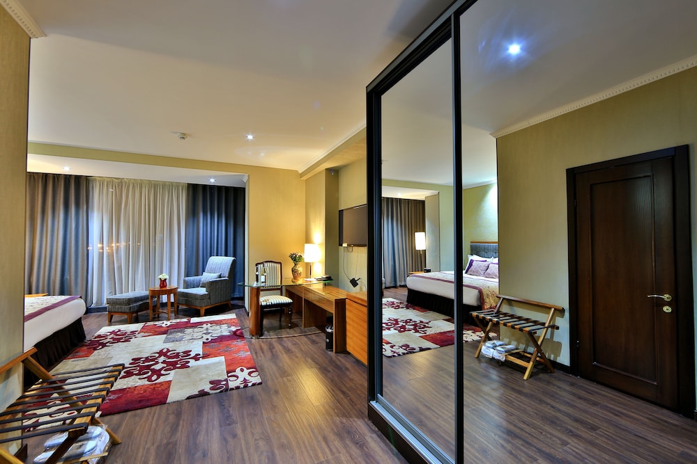 Damas International Hotel 45/48