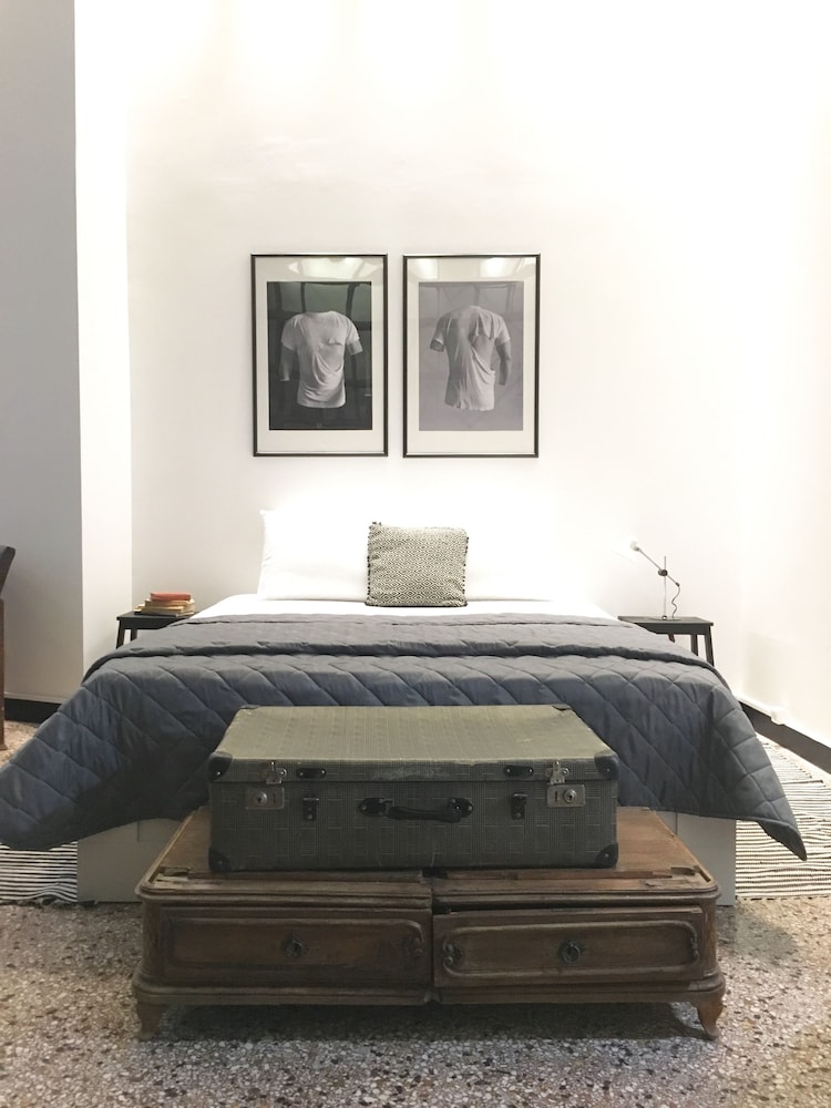 Concierge Athens I 4/50