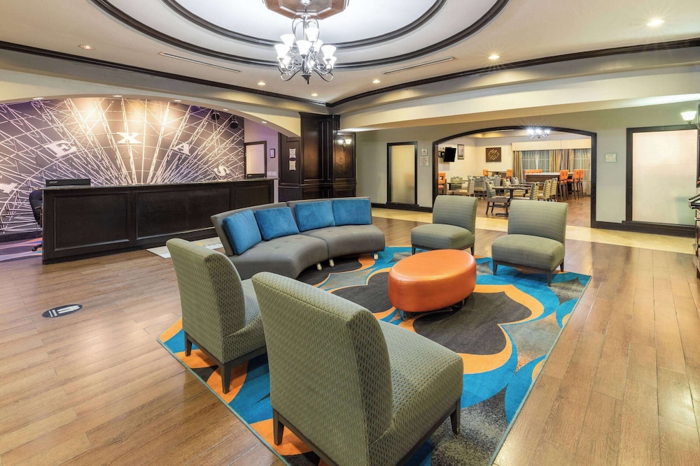 La Quinta Inn & Suites by Wyndham Fort Worth - Lake Worth 37/50