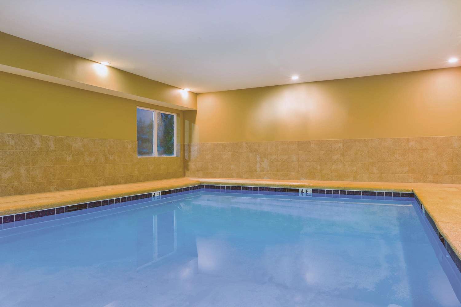 La Quinta Inn and Suites by Wyndham Atlanta Union City 16/33