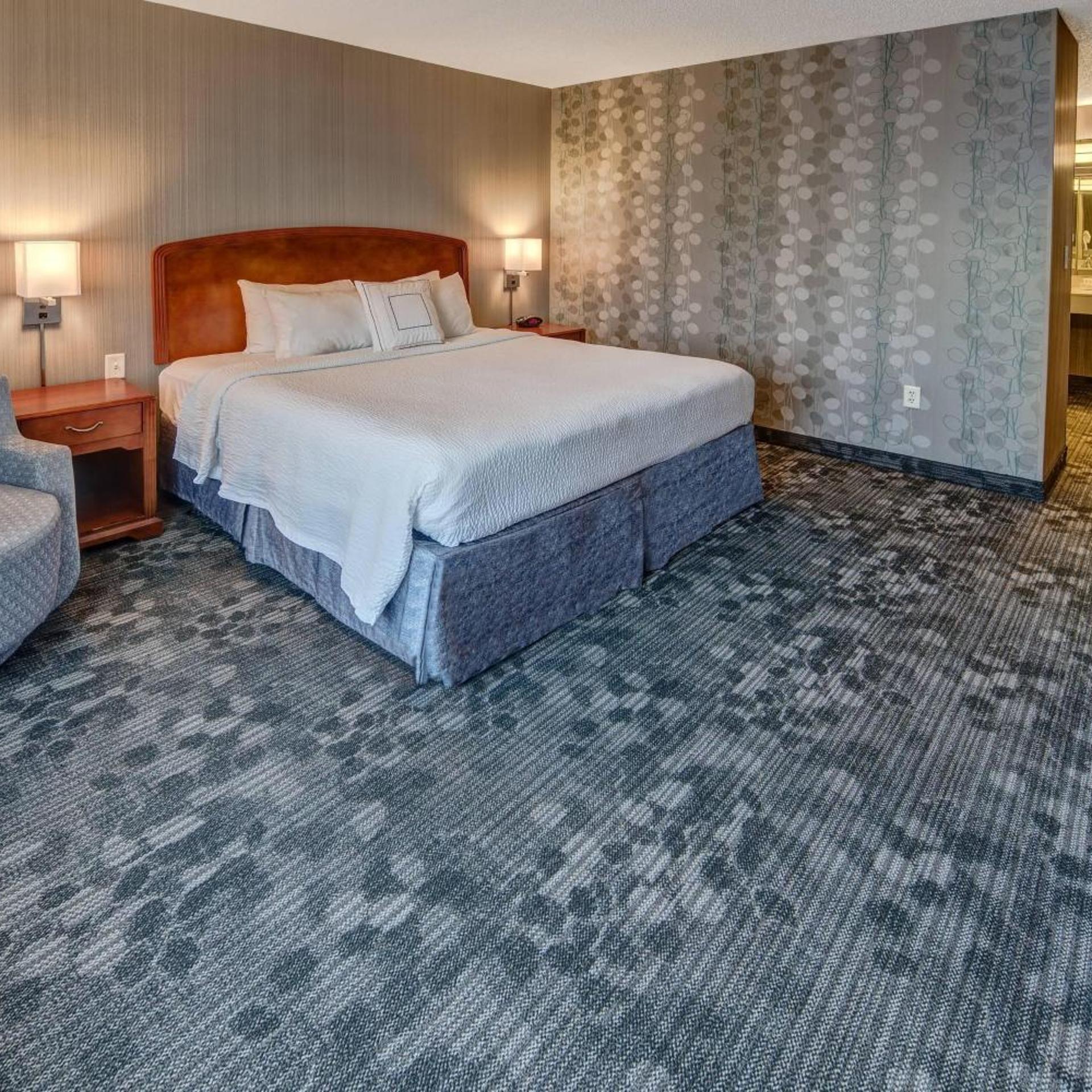 1 Bedroom, Suite, King Bed, Sofa, Bathtub, Accessible
