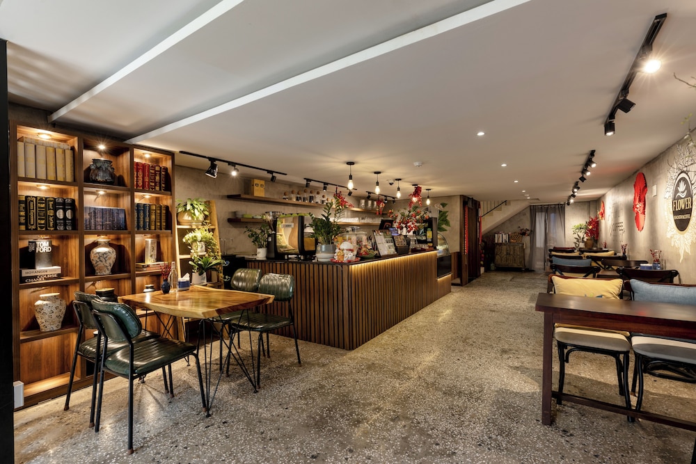 Flower Beachstay & Coffee 40/50