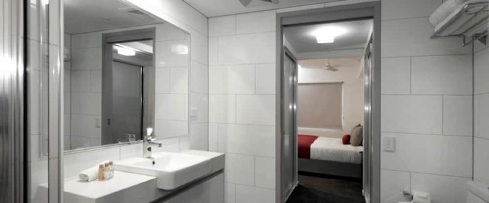 H on Mitchell Apartment Hotel 43/50