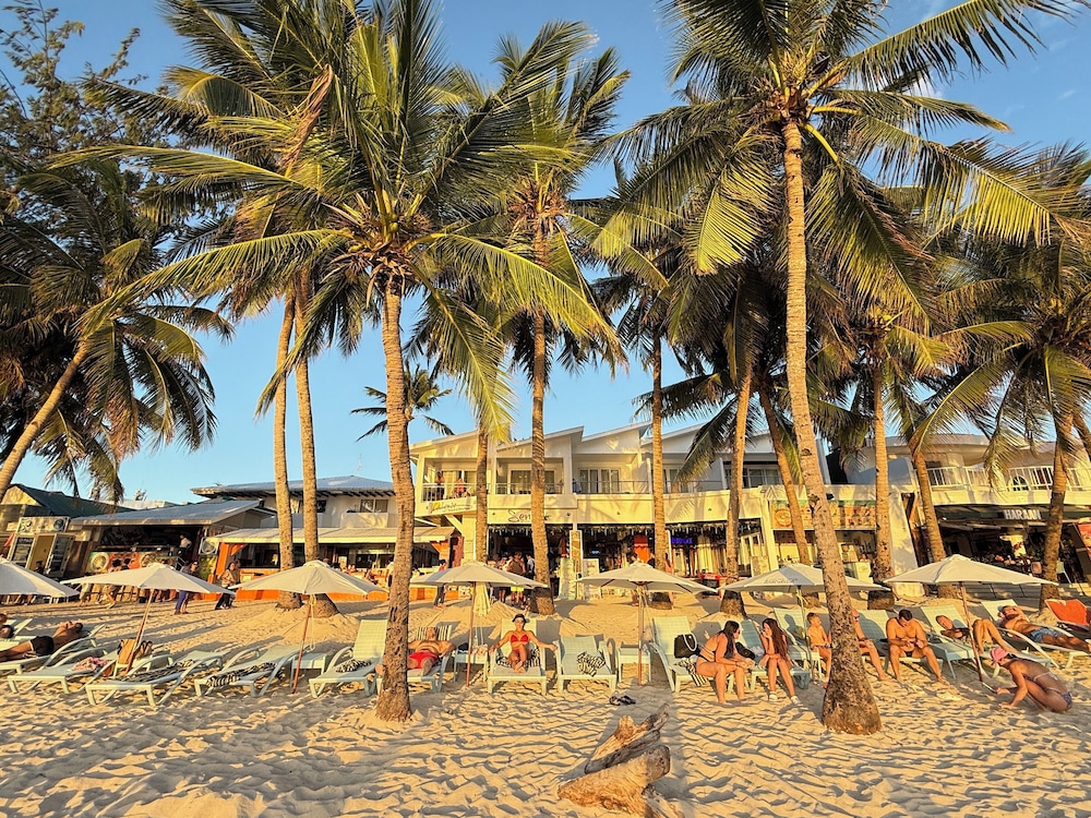 Calypso Beach Dive Resort 74/76