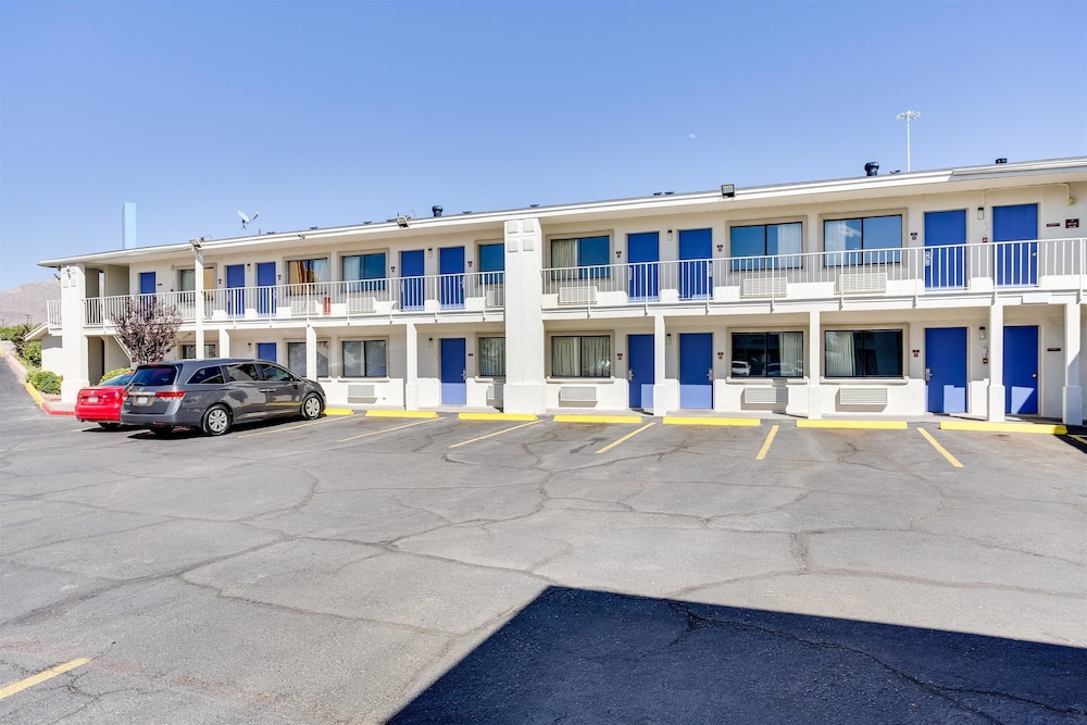 Motel6 El Paso, TX - West 53/66