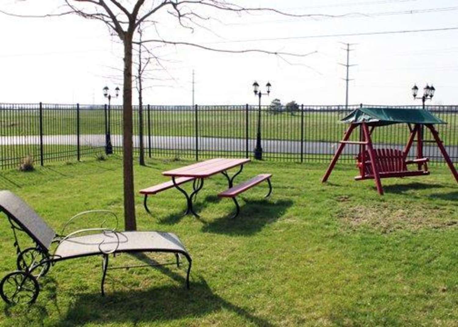 Econo Lodge Inn & Suites Monroe, MI 19/36