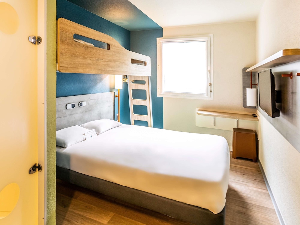 غرفة ثلاثية بسرير مزدوج وسرير بطابقين، ibis budget Pertuis Portes du Luberon 4/7