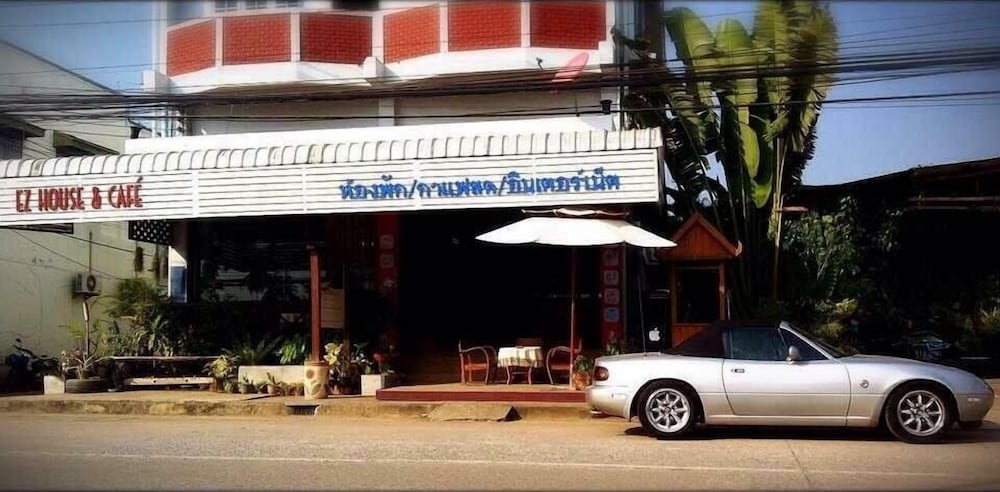 Ez House & Cafe 6/67